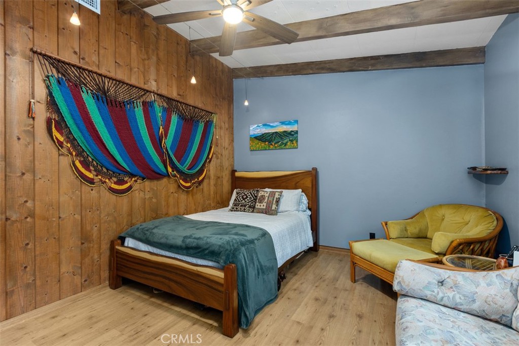 23821 Hillhurst 4