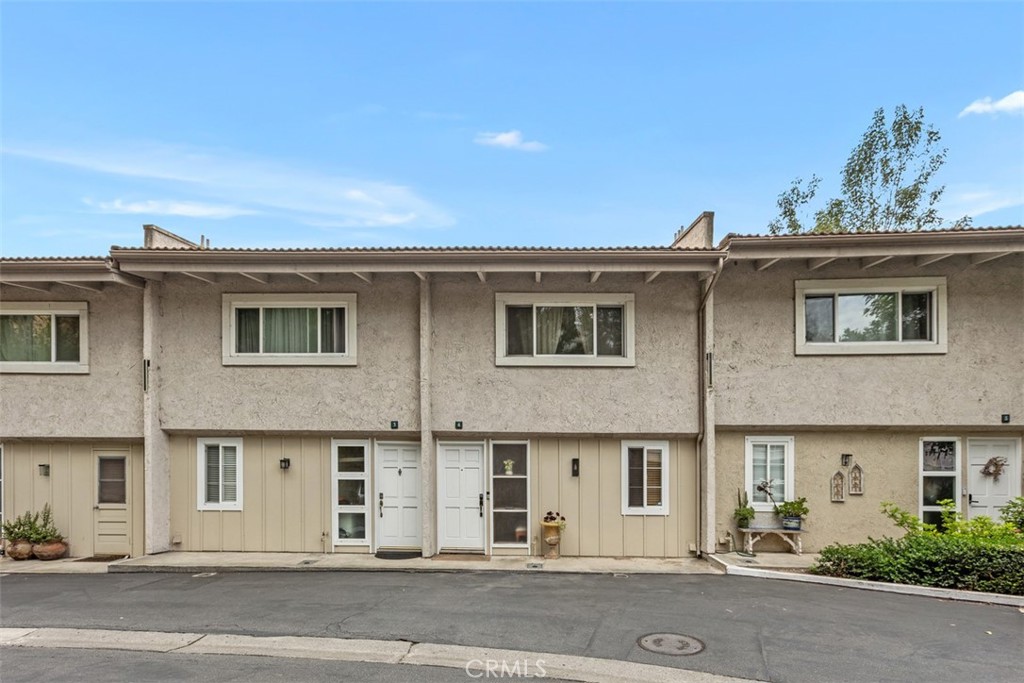 23821 Hillhurst 4