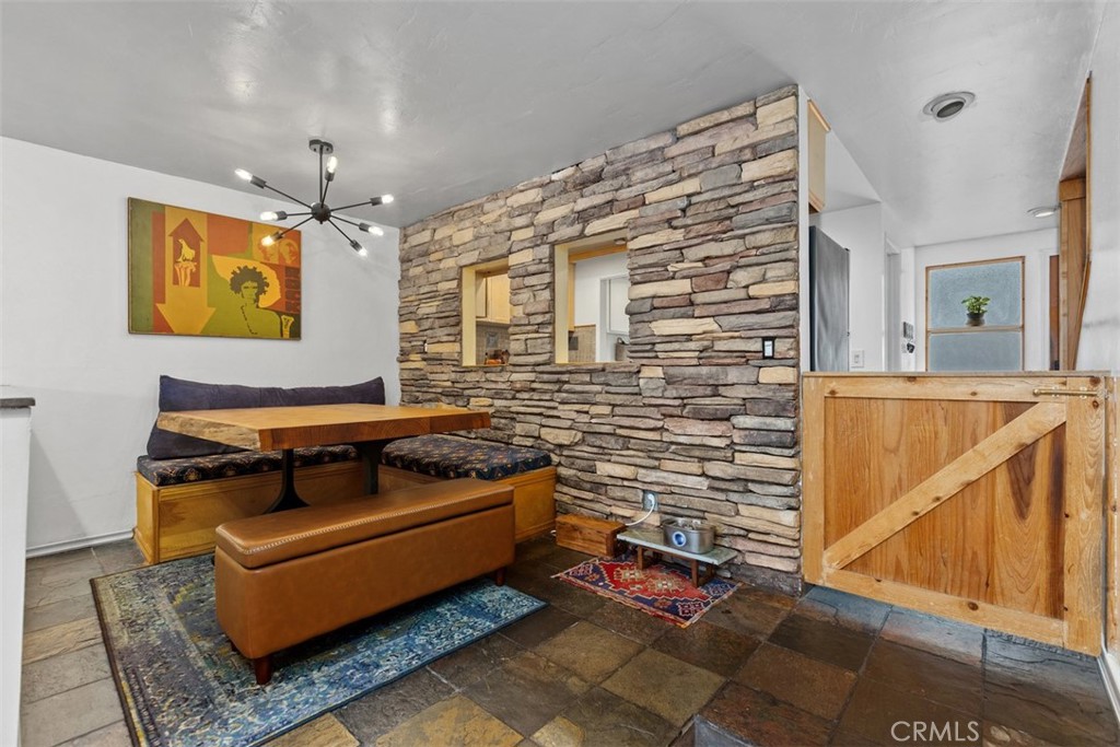 23821 Hillhurst 4
