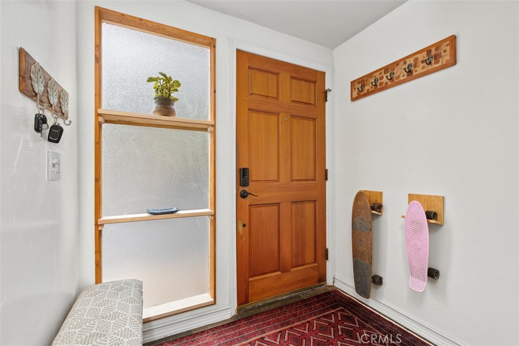 23821 Hillhurst 4