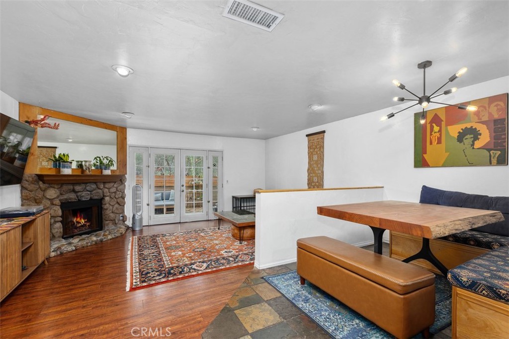 23821 Hillhurst 4