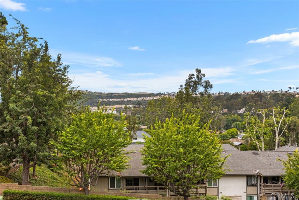 23821 Hillhurst 4