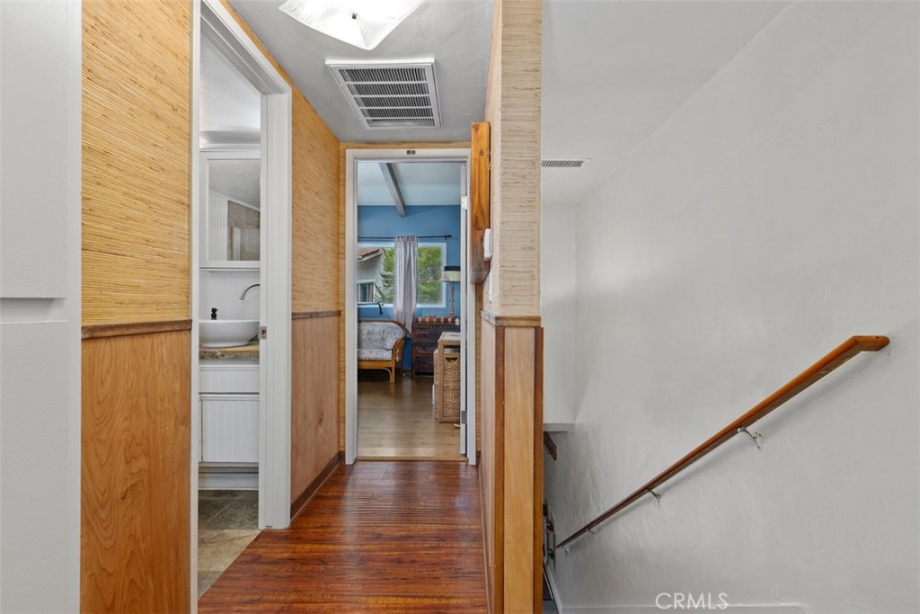 23821 Hillhurst 4