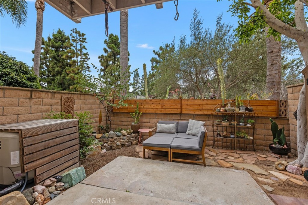 23821 Hillhurst 4