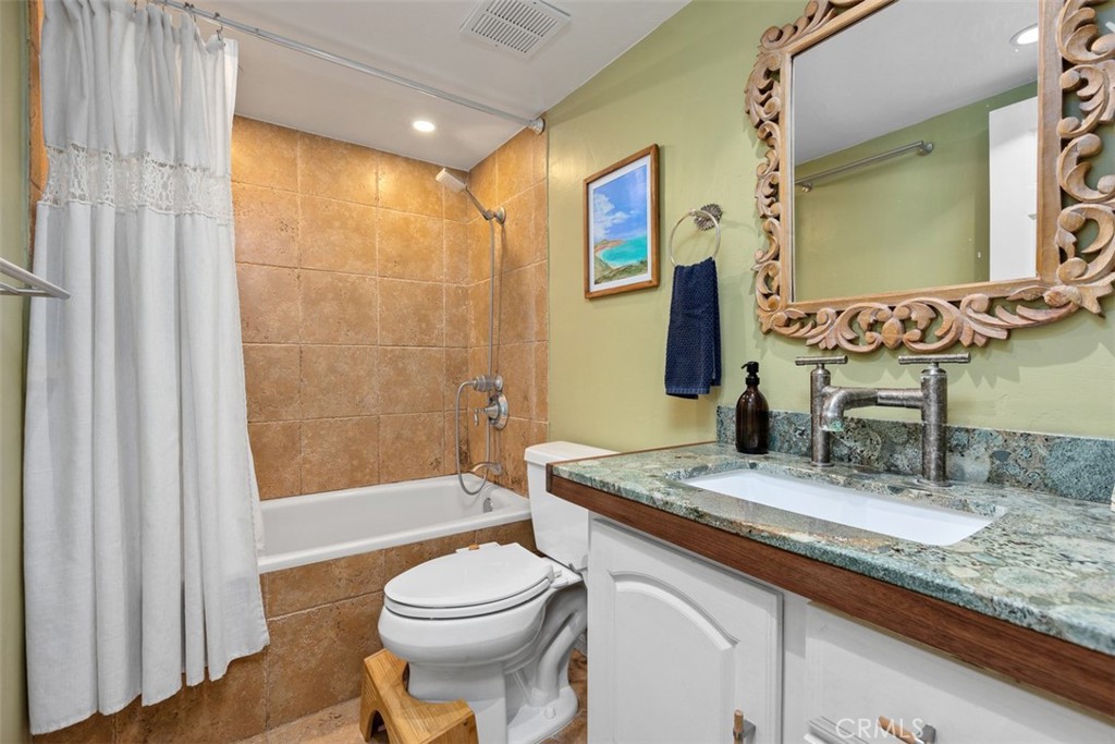 23821 Hillhurst 4