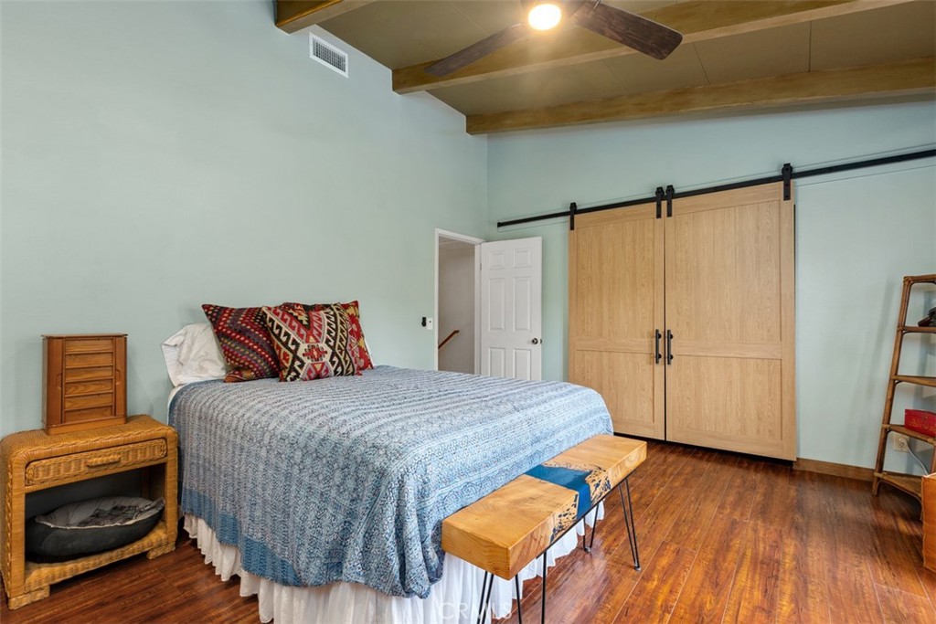 23821 Hillhurst 4