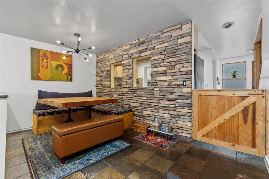 23821 Hillhurst 4
