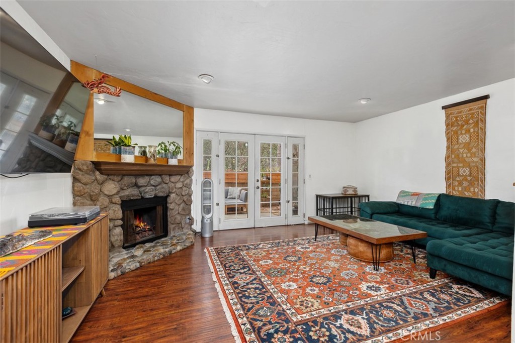 23821 Hillhurst 4
