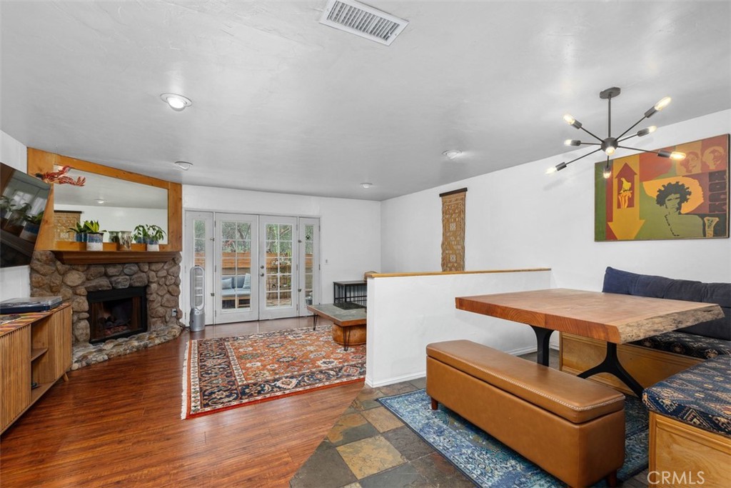 23821 Hillhurst 4
