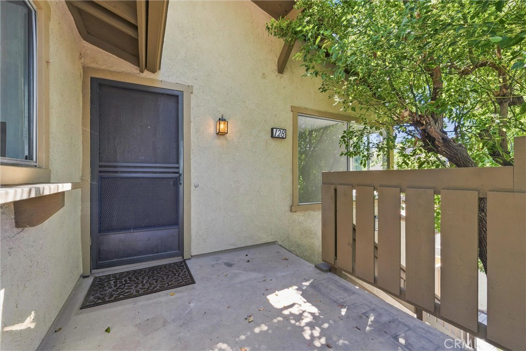 128 Clearbrook
