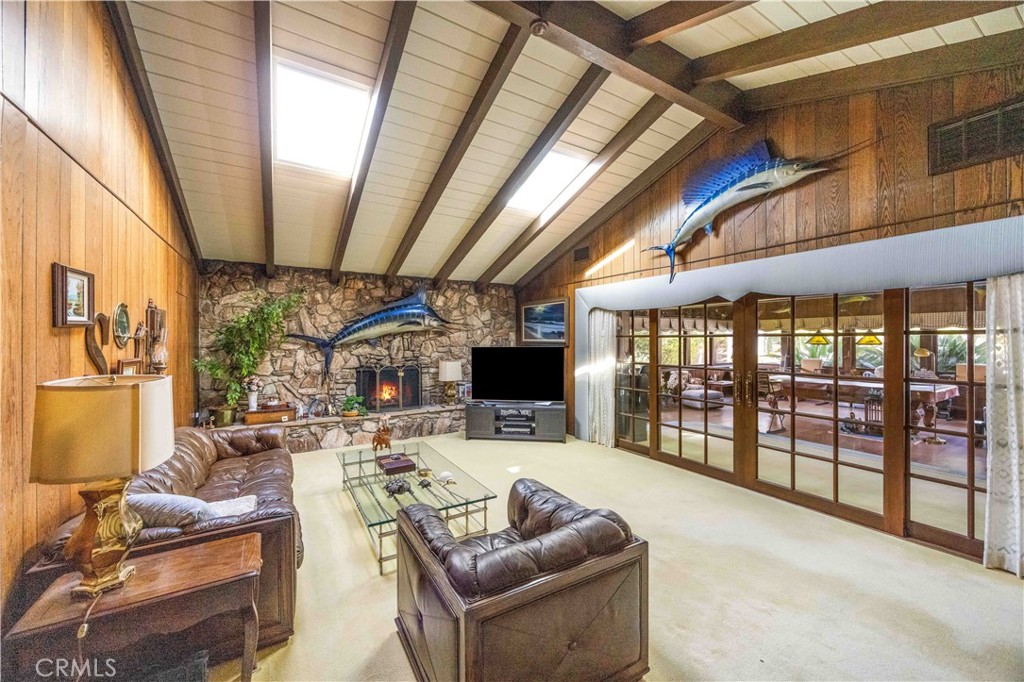 18411 Hillcrest