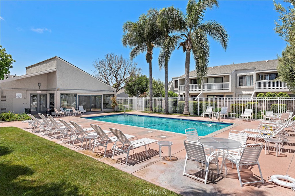 17822 La Costa
