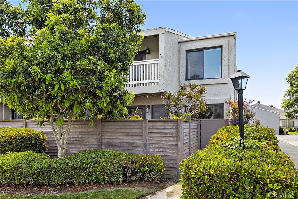 17822 La Costa