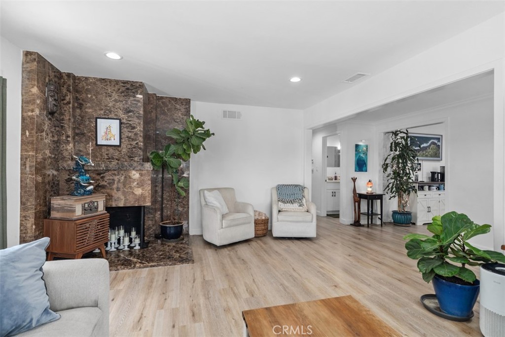 2264 E Standish