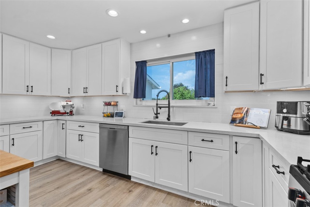 2264 E Standish