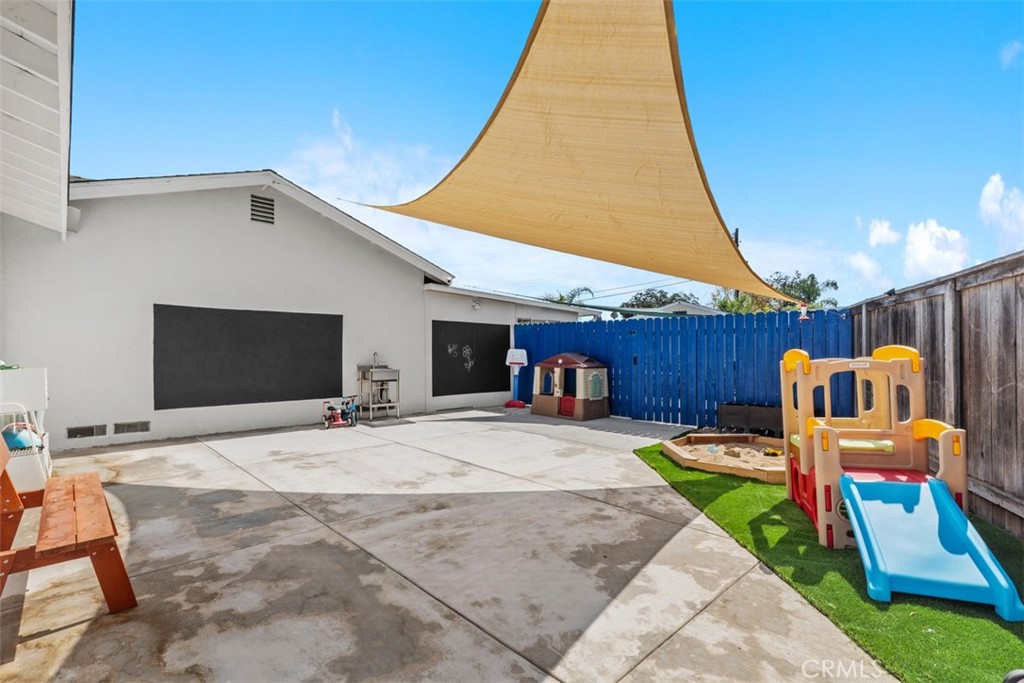2264 E Standish