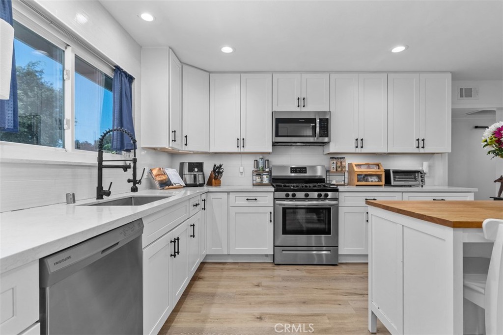 2264 E Standish