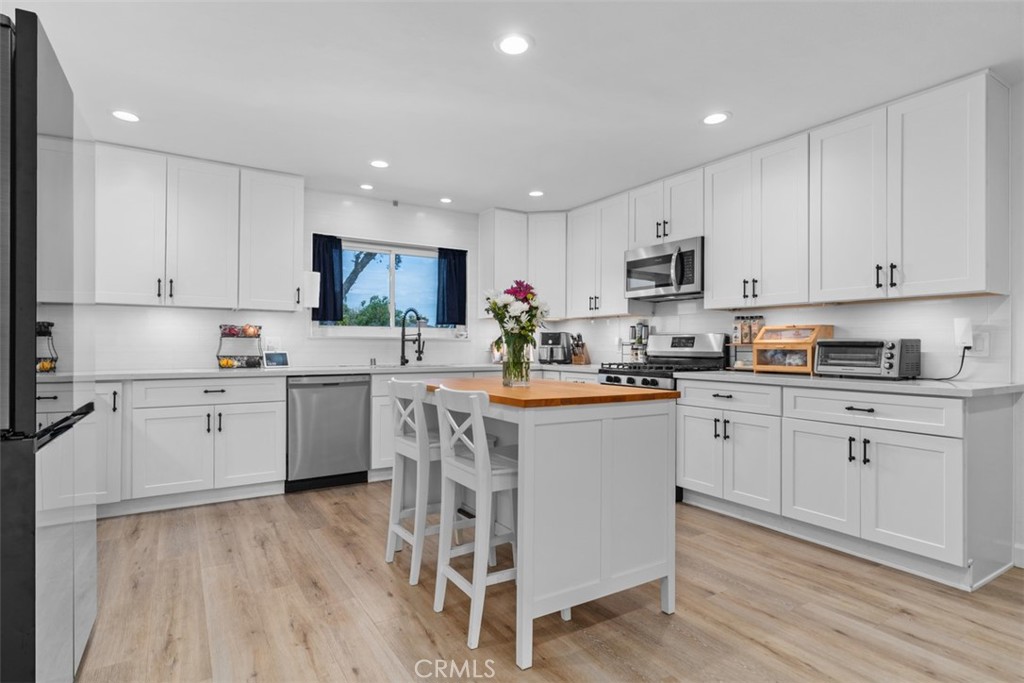 2264 E Standish