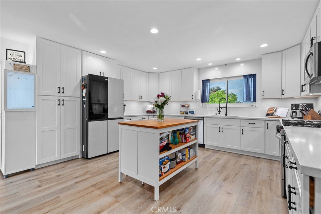 2264 E Standish