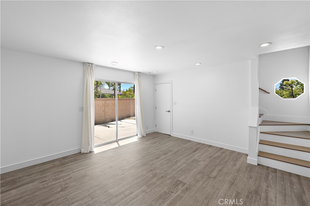 822 E Borchard Avenue