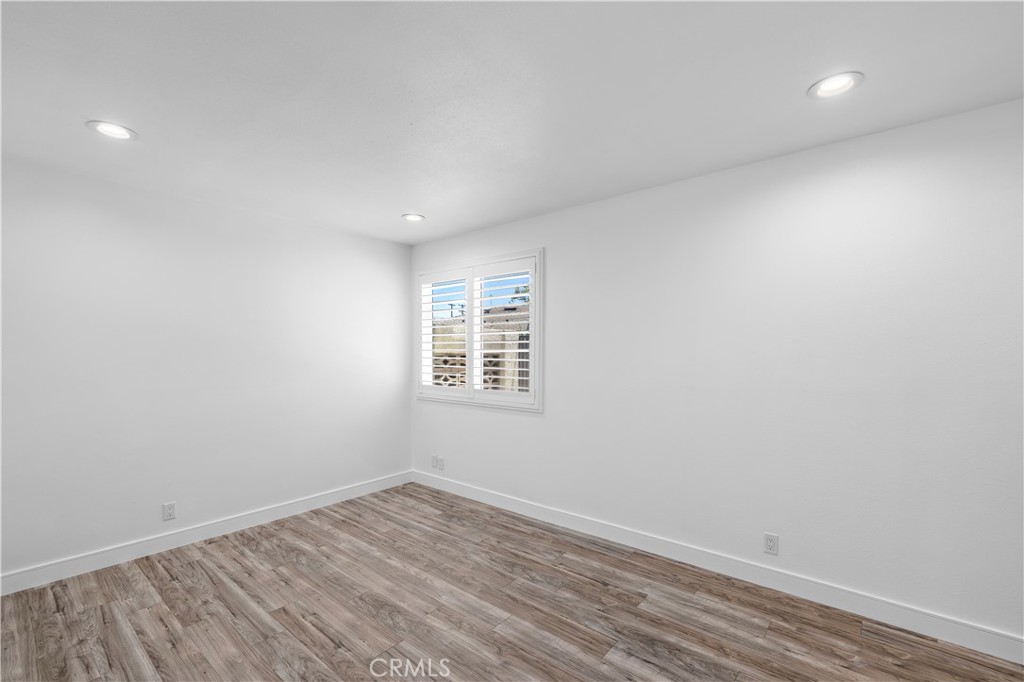 822 E Borchard Avenue
