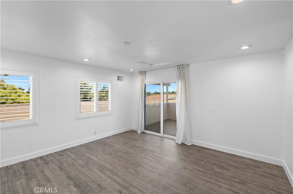 822 E Borchard Avenue