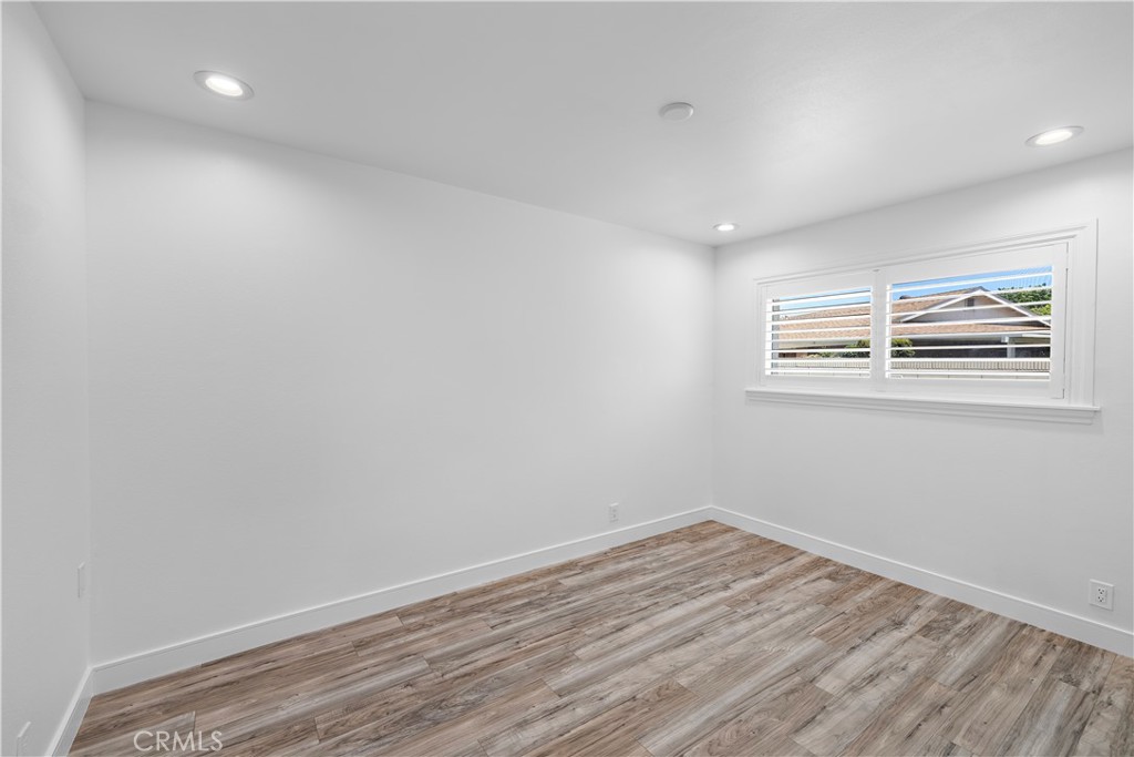 822 E Borchard Avenue
