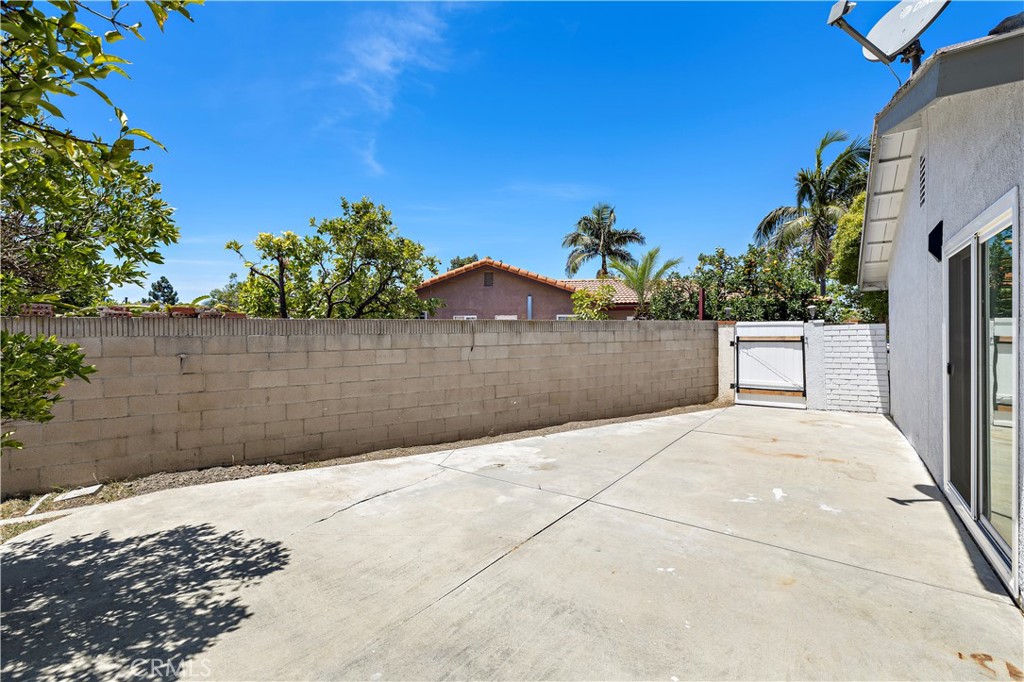822 E Borchard Avenue