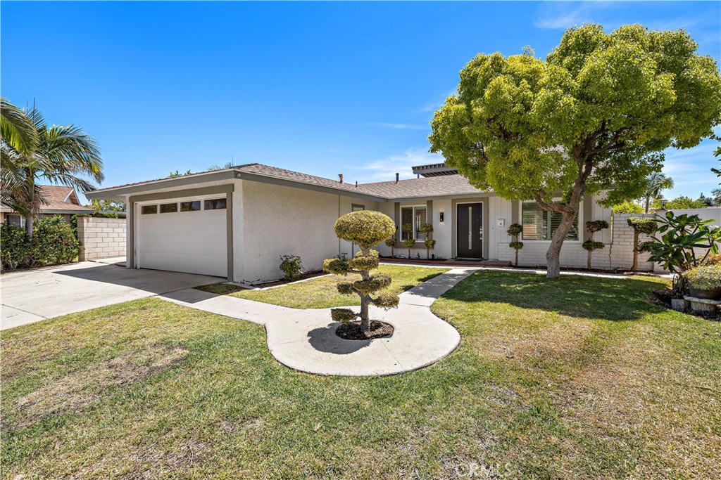 822 E Borchard Avenue