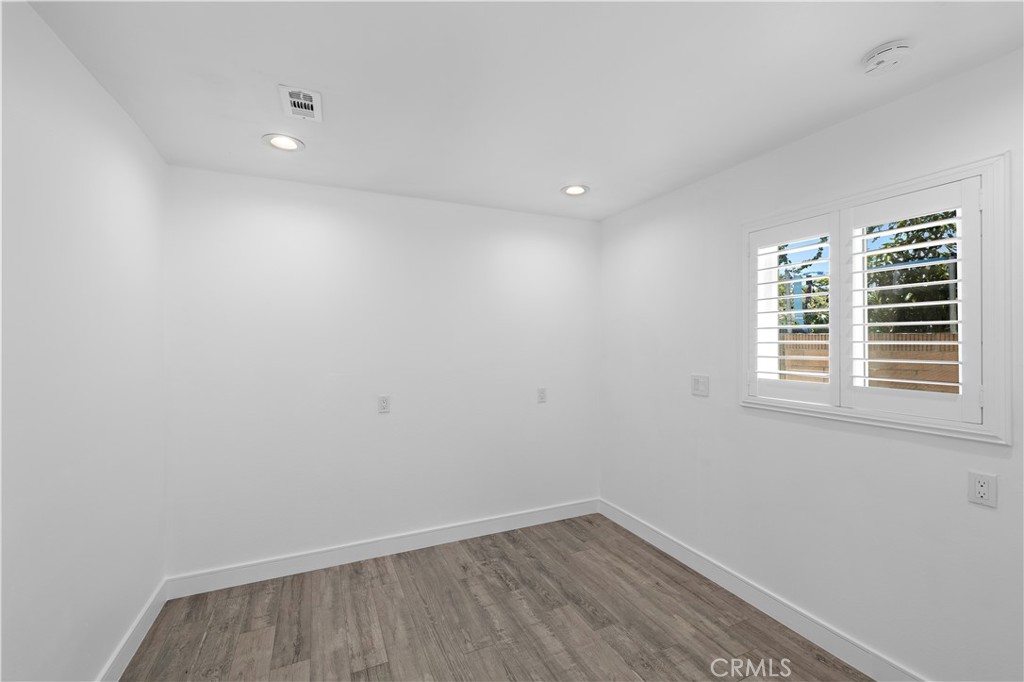 822 E Borchard Avenue
