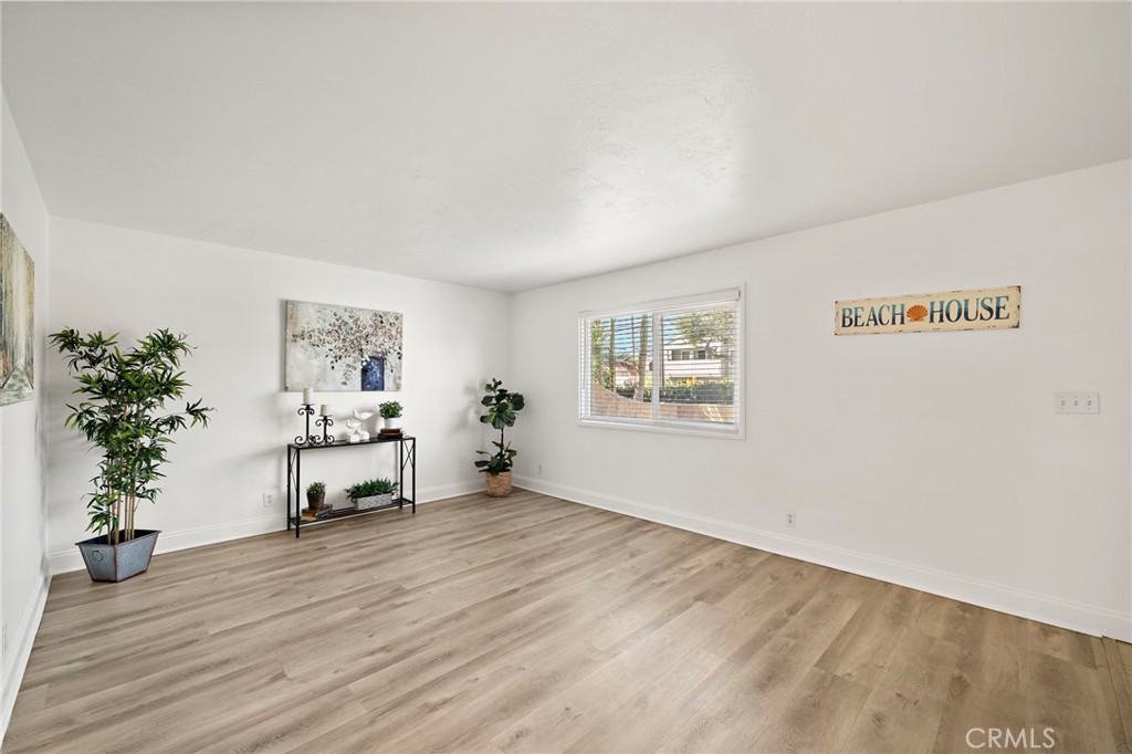 4902 Pearce