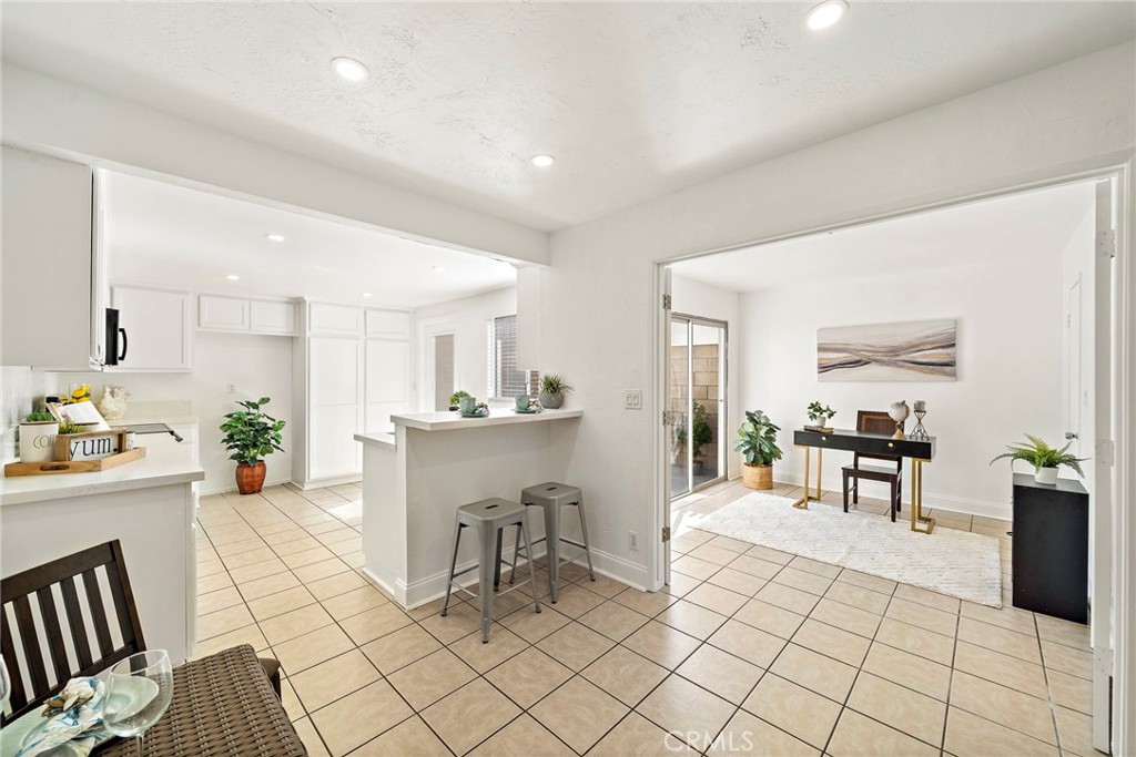 4902 Pearce