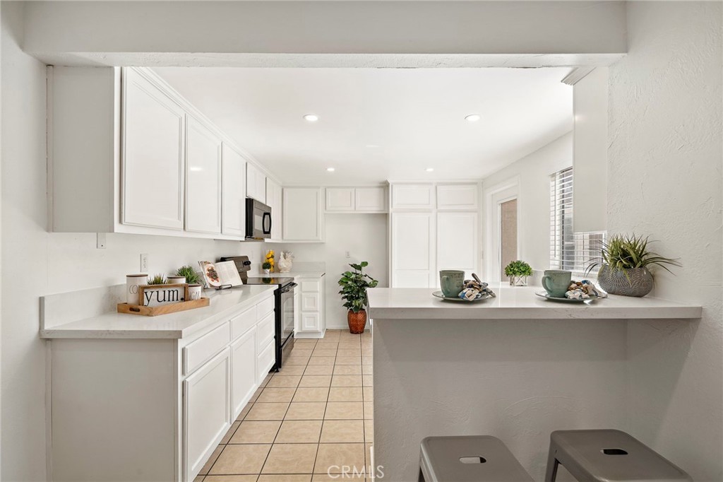 4902 Pearce
