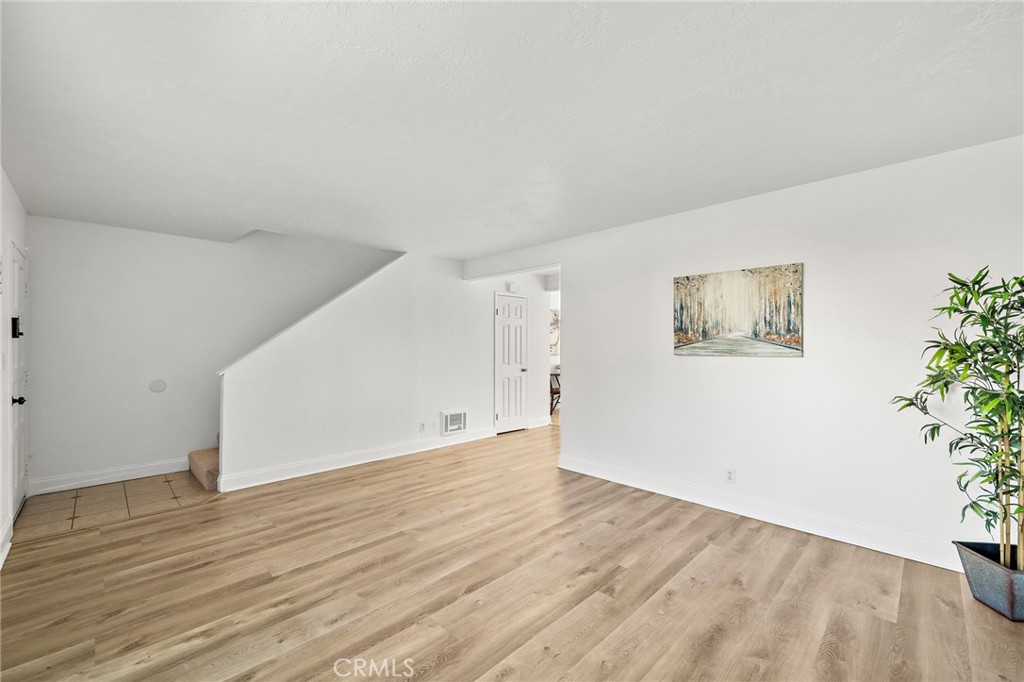4902 Pearce