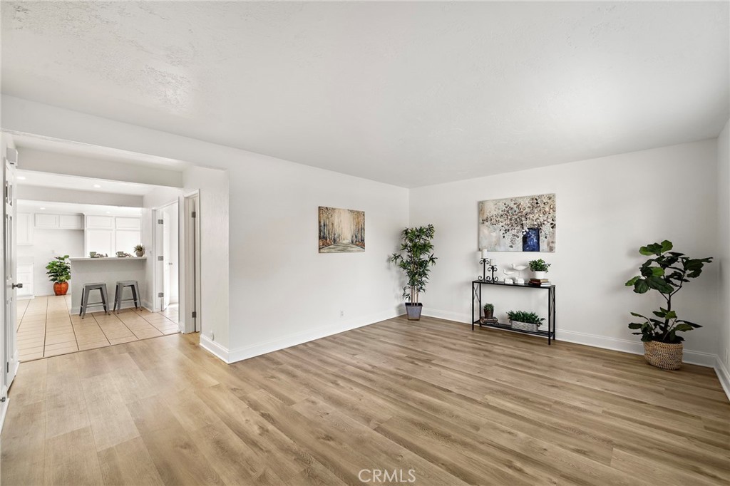 4902 Pearce