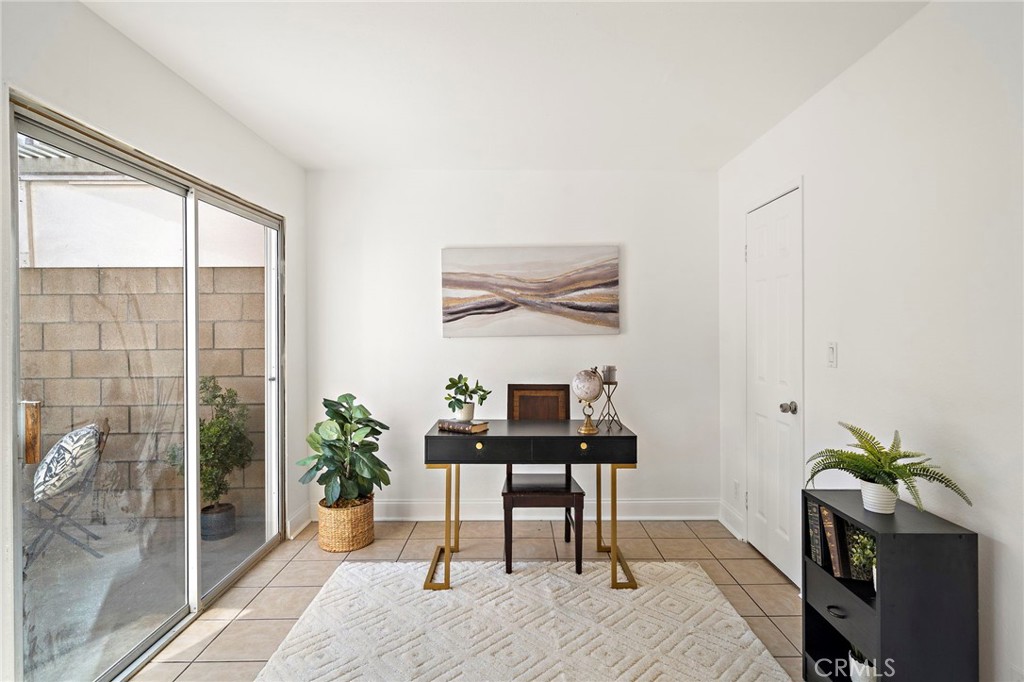 4902 Pearce
