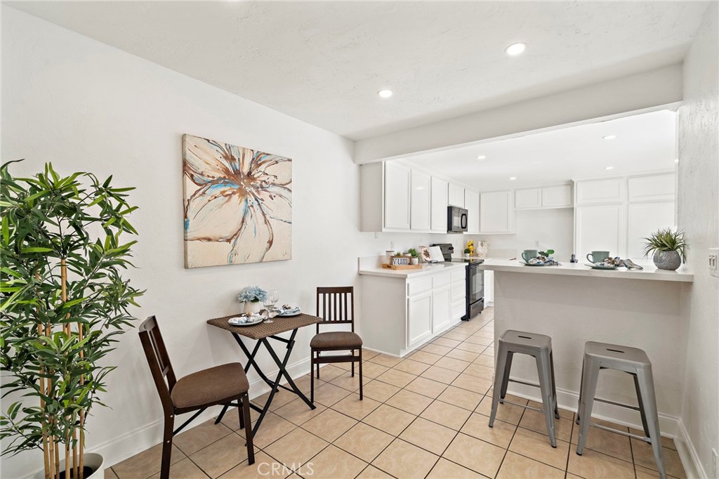 4902 Pearce