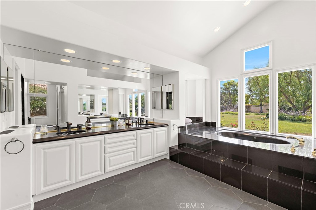 1582 White Alder