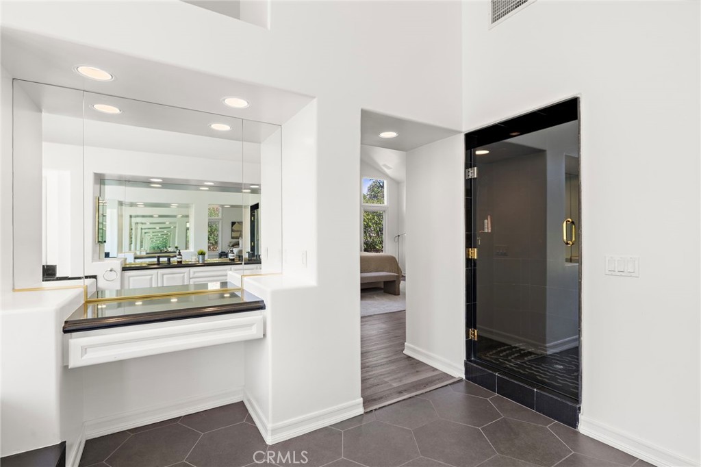 1582 White Alder