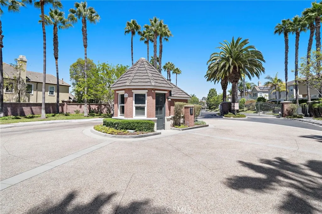 7405 Paloma Drive