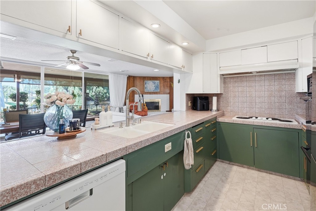 11525 Sunnybrook Lane