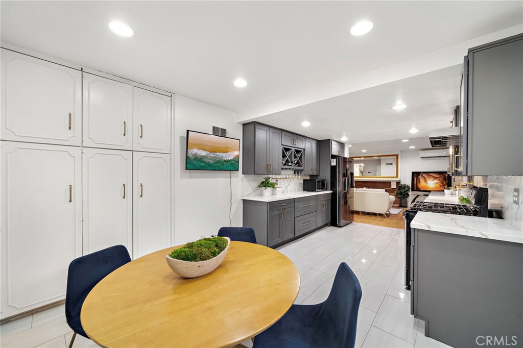15751 Cromwell Circle