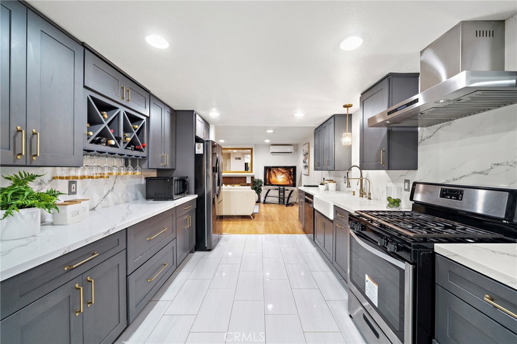 15751 Cromwell Circle