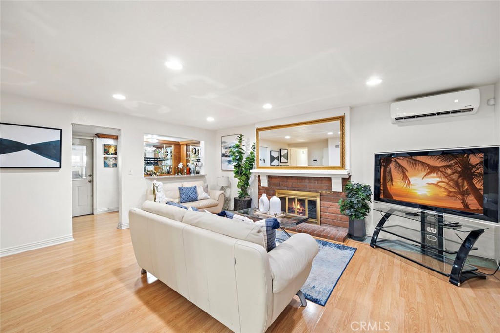 15751 Cromwell Circle