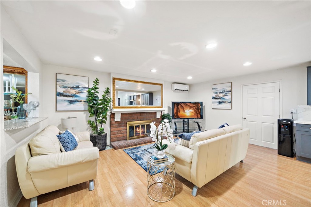 15751 Cromwell Circle