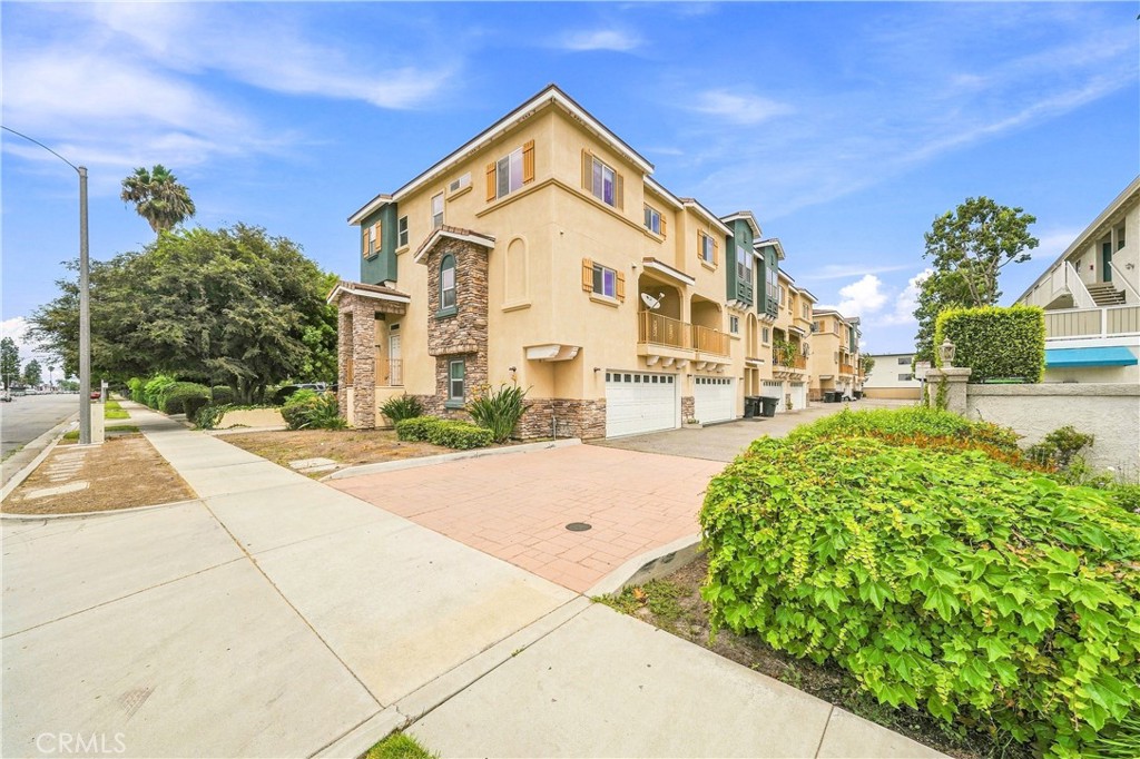 670 S Magnolia Avenue