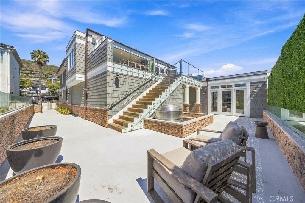 1369 N Coast Highway
