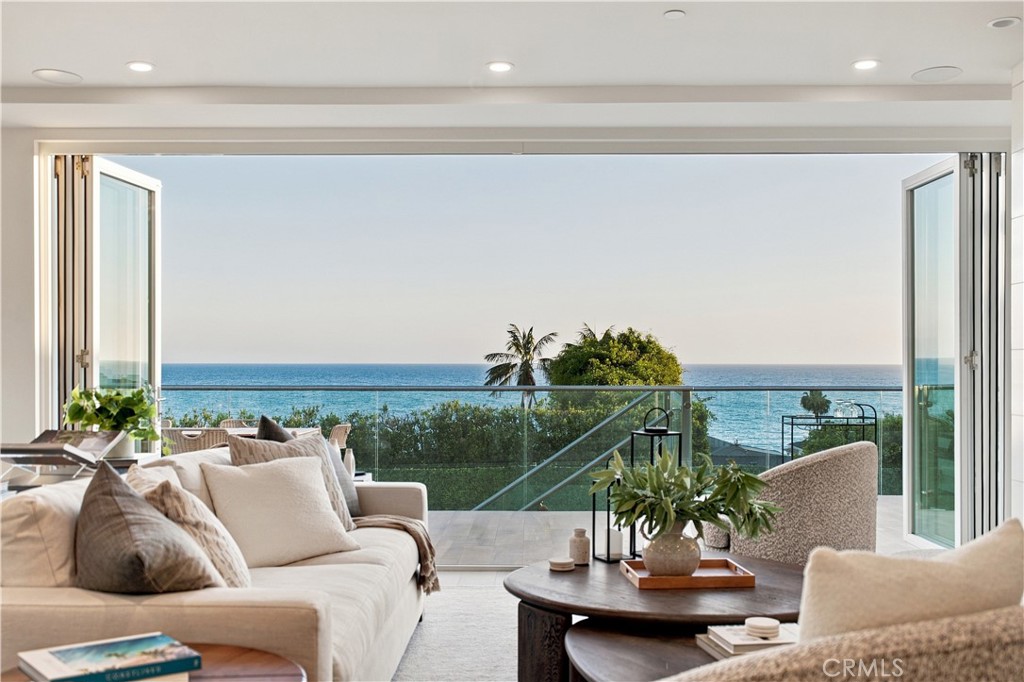 1369 N Coast Highway