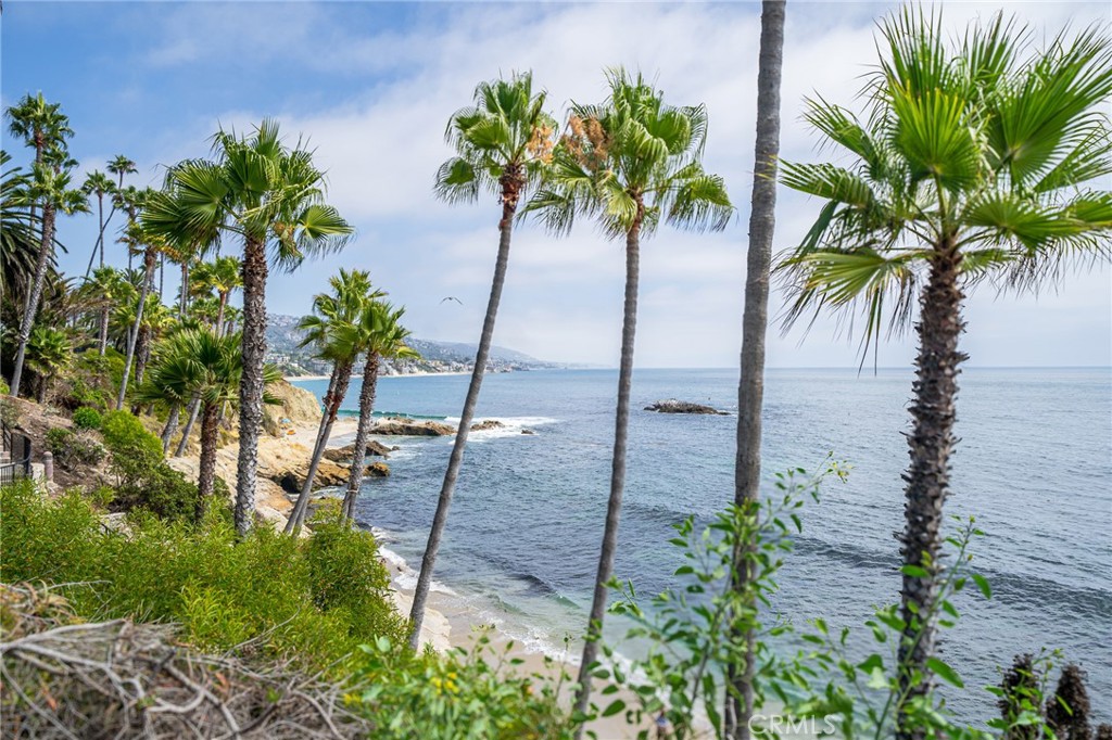 1369 N Coast Highway