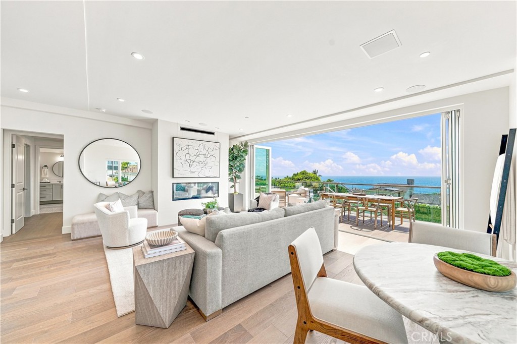 1369 N Coast Highway